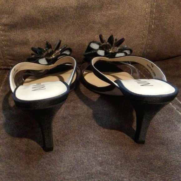 NWOB Women’s Nieman Marcus Crystal Jeweled Slides - Size 8M - Picture 3 of 4